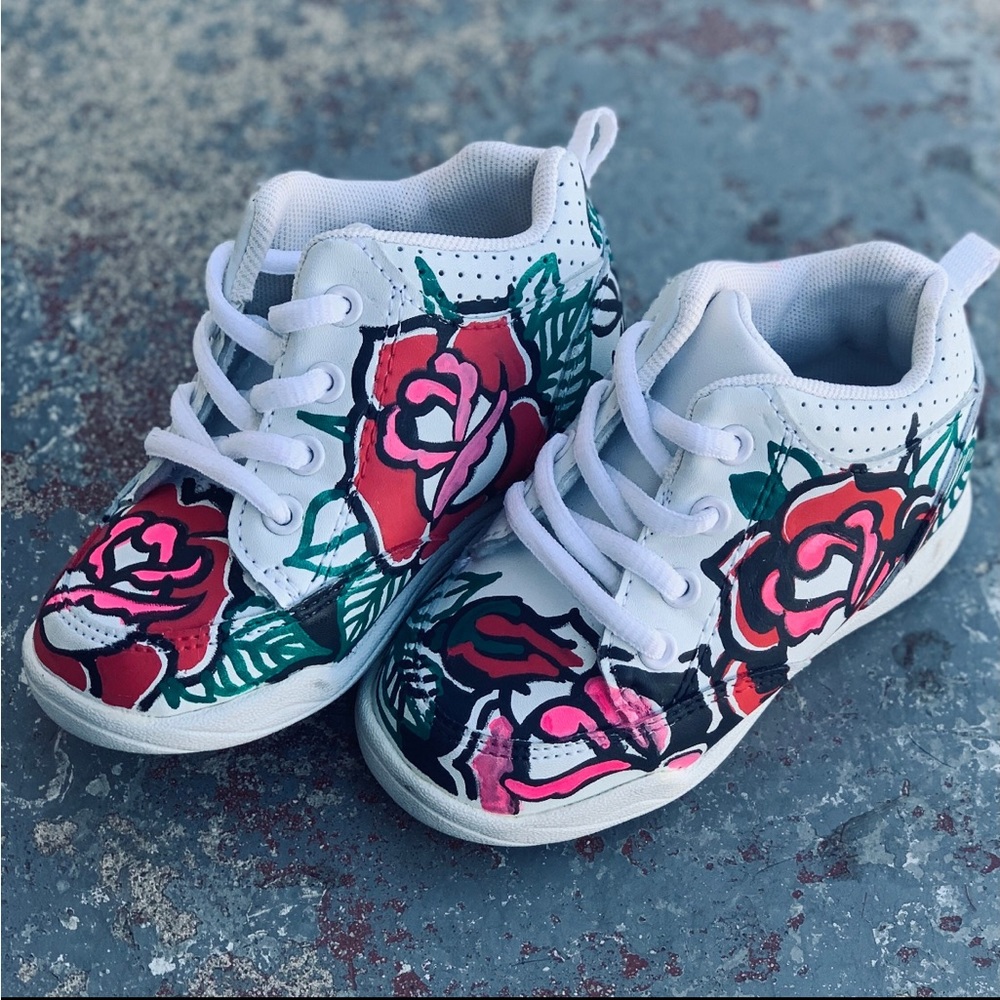 Roses on My Toeses